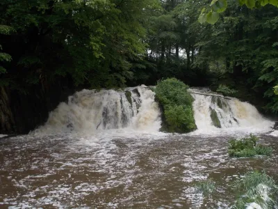 Vue d'ensemble de la Cascade de Blangy (classe 6) au départ du parcours.